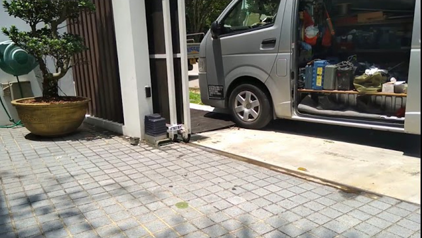 Old double leaf gate system