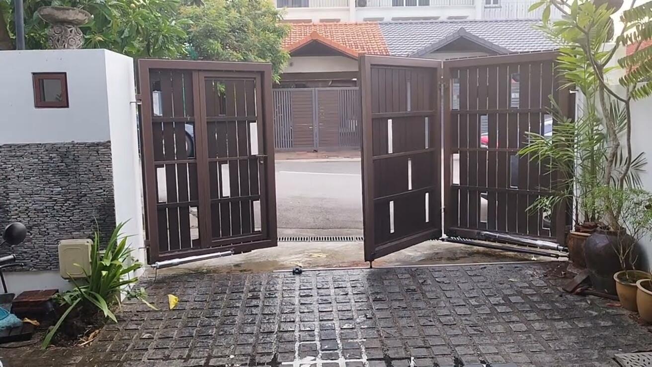 Trackless Bi-fold System and Swing Gate